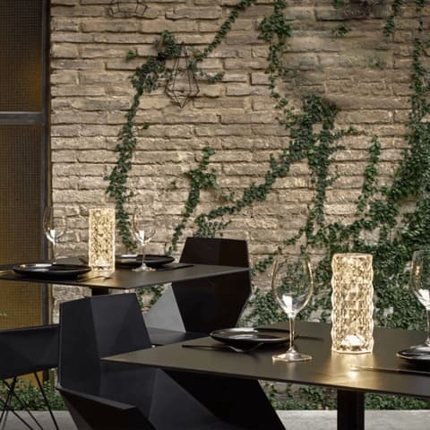 Luminária de Mesa LED Sem Fio com 16 Cores e Bateria