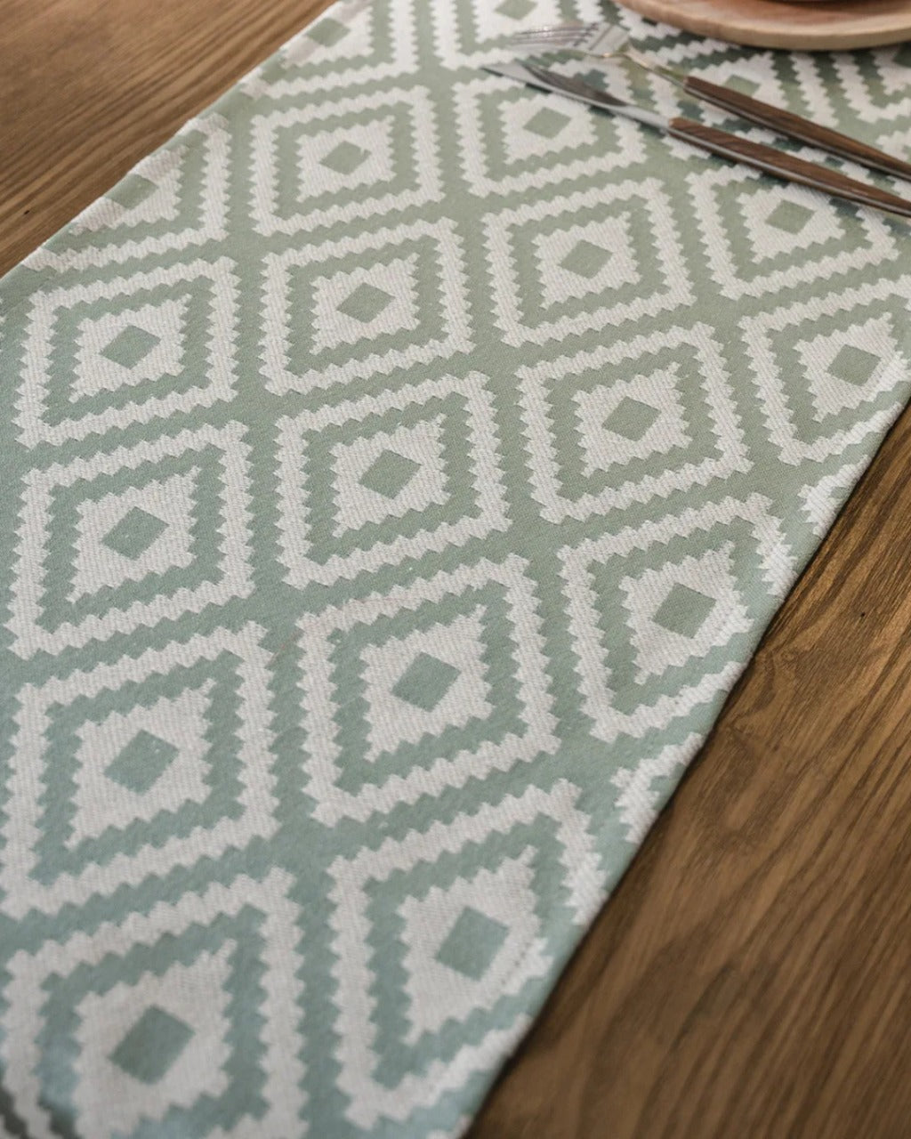 Caminho de Mesa Geométrico em Jacquard com Borla Decorativo