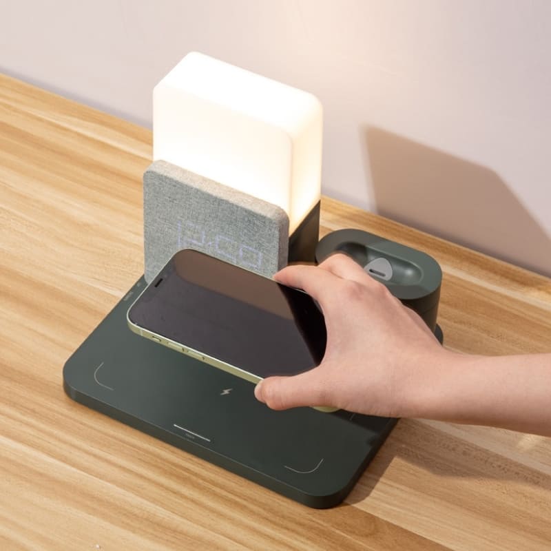 Luminária de Mesa com Carregador por Indução e Despertador