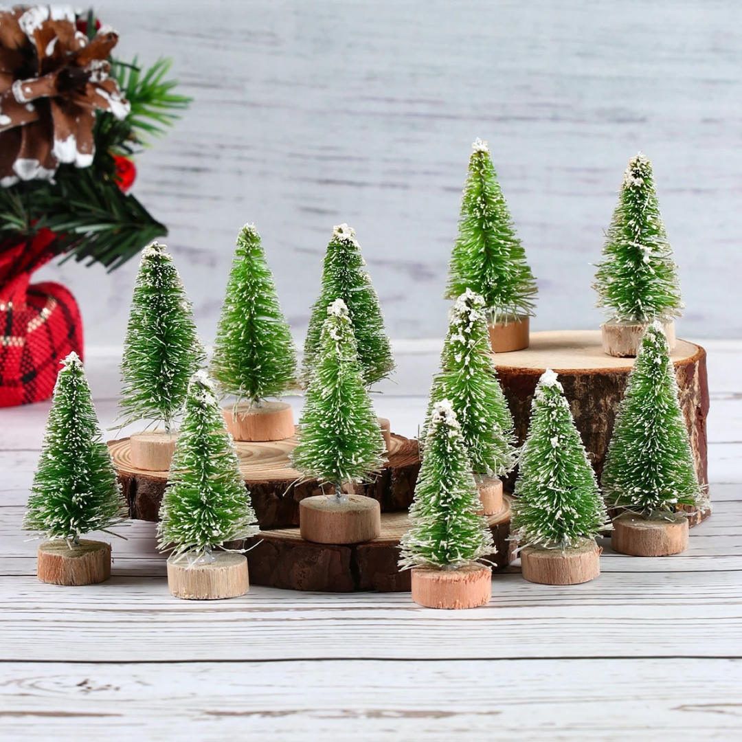Conjunto Artesanal de 8 Árvores de Natal em Madeira