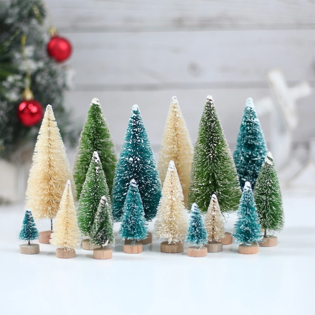 Conjunto Artesanal de 8 Árvores de Natal em Madeira