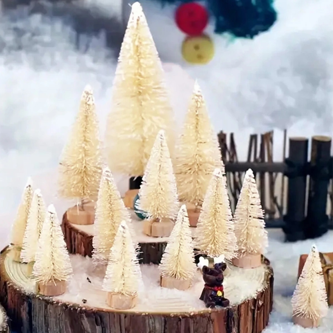 Conjunto Artesanal de 8 Árvores de Natal em Madeira