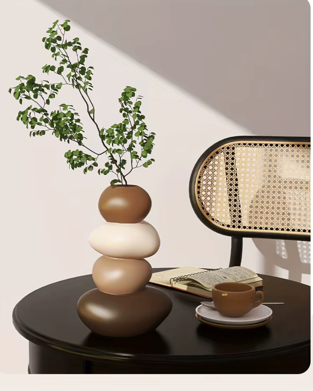 Vasos Empilhados De Cerâmica Com Pedras Decorativas