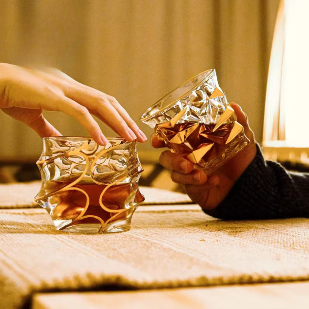 Copos de Whisky em Cristal com Detalhes Dourados Luxuosos