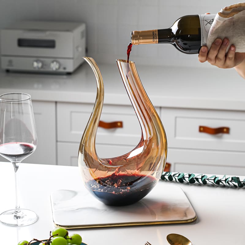 Decanter de Vidro Âmbar Formato Cisne 1500ml Elegante