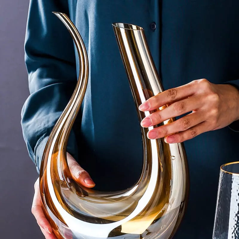 Decanter de Vidro Âmbar Formato Cisne 1500ml Elegante