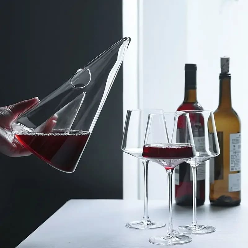 Decanter de Vidro Pirâmide para Vinho e Whisky 750ml
