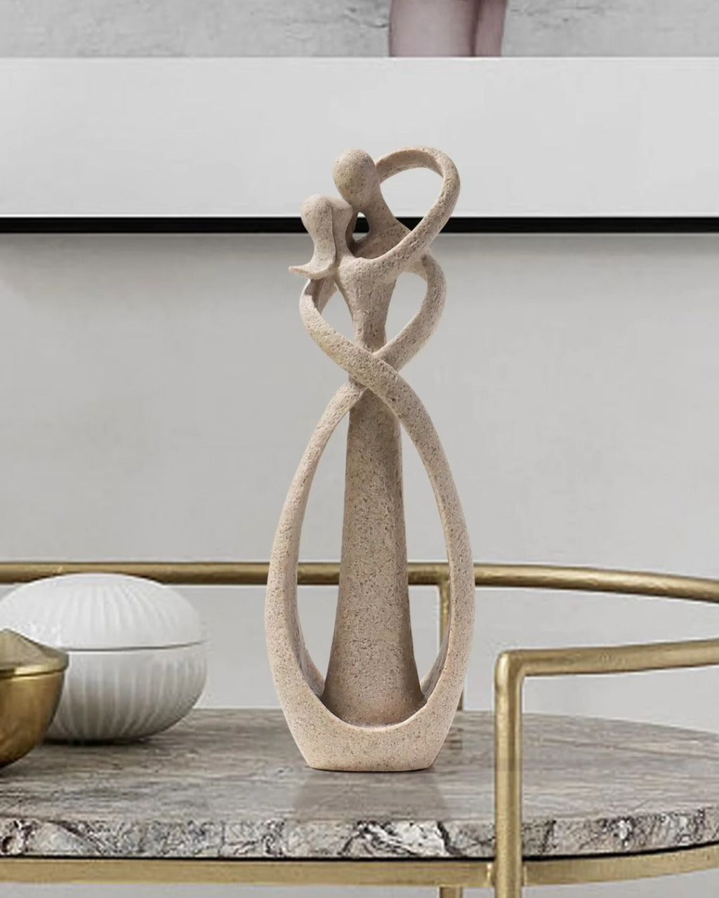 Escultura Casal em Resina Abraço Contemporâneo para Sala/Escritório