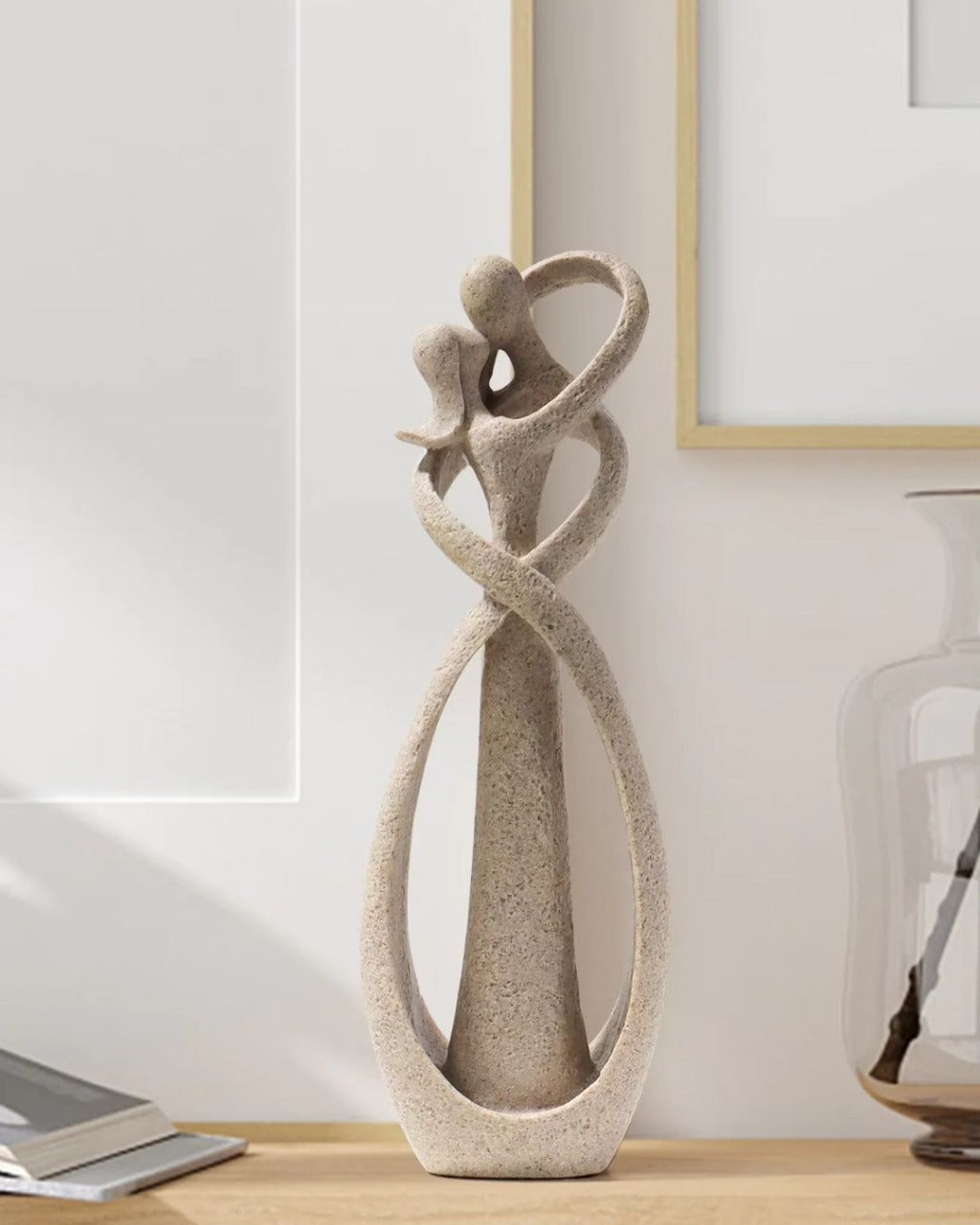 Escultura Casal em Resina Abraço Contemporâneo para Sala/Escritório