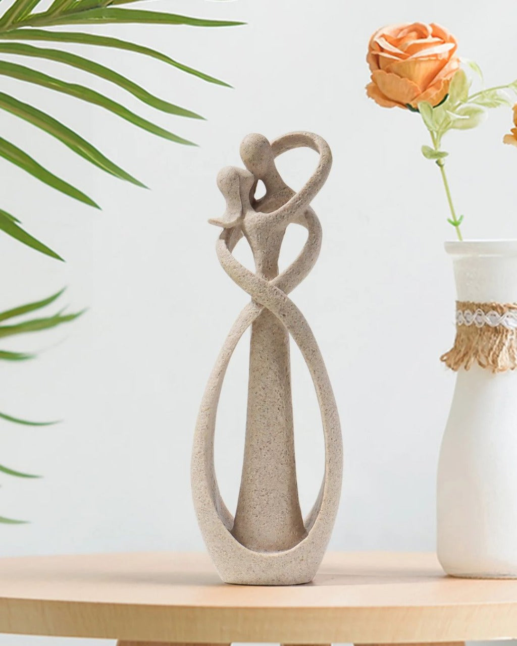 Escultura Casal em Resina Abraço Contemporâneo para Sala/Escritório
