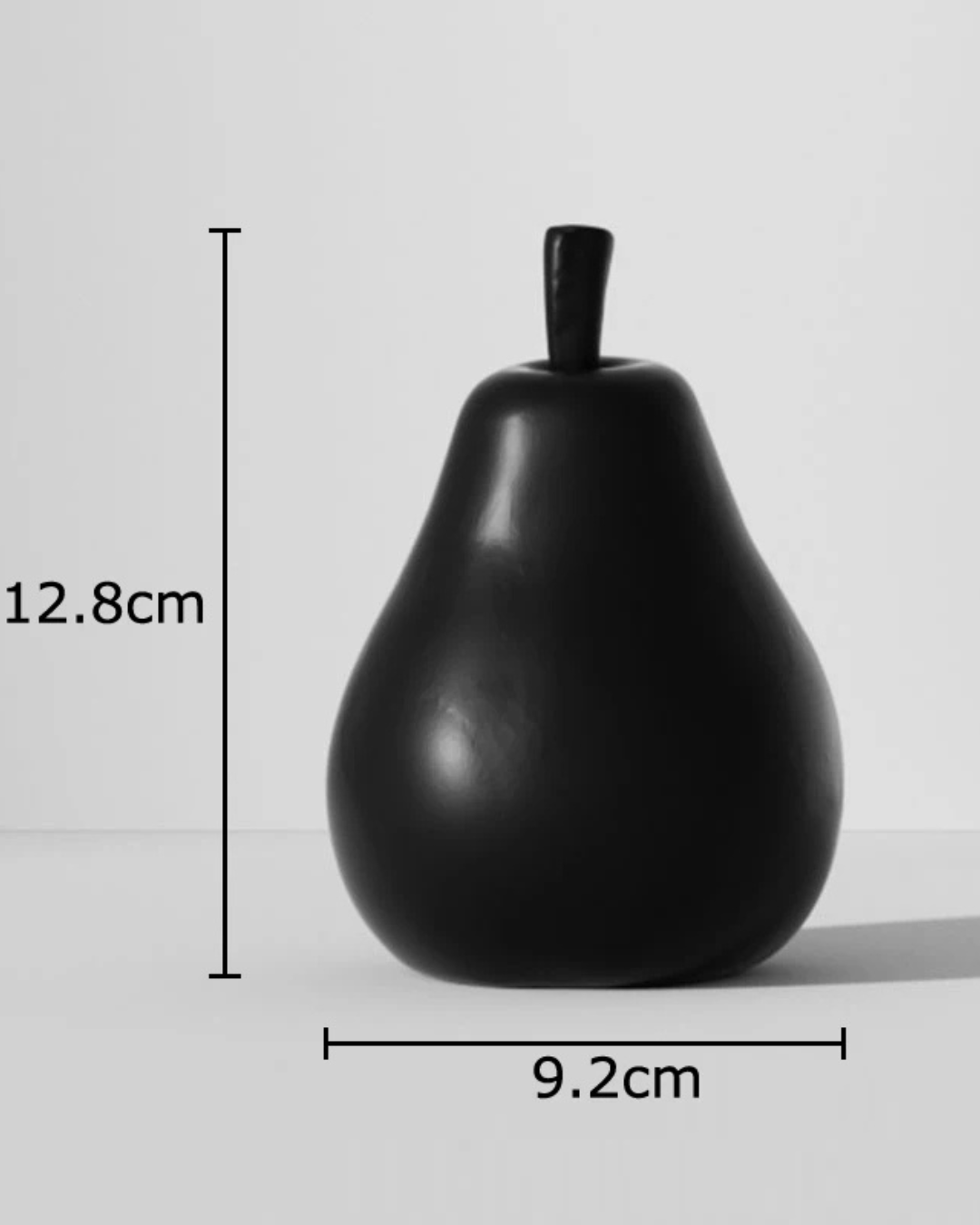 Estátua de Frutas em Resina Preta e Branca Minimalista