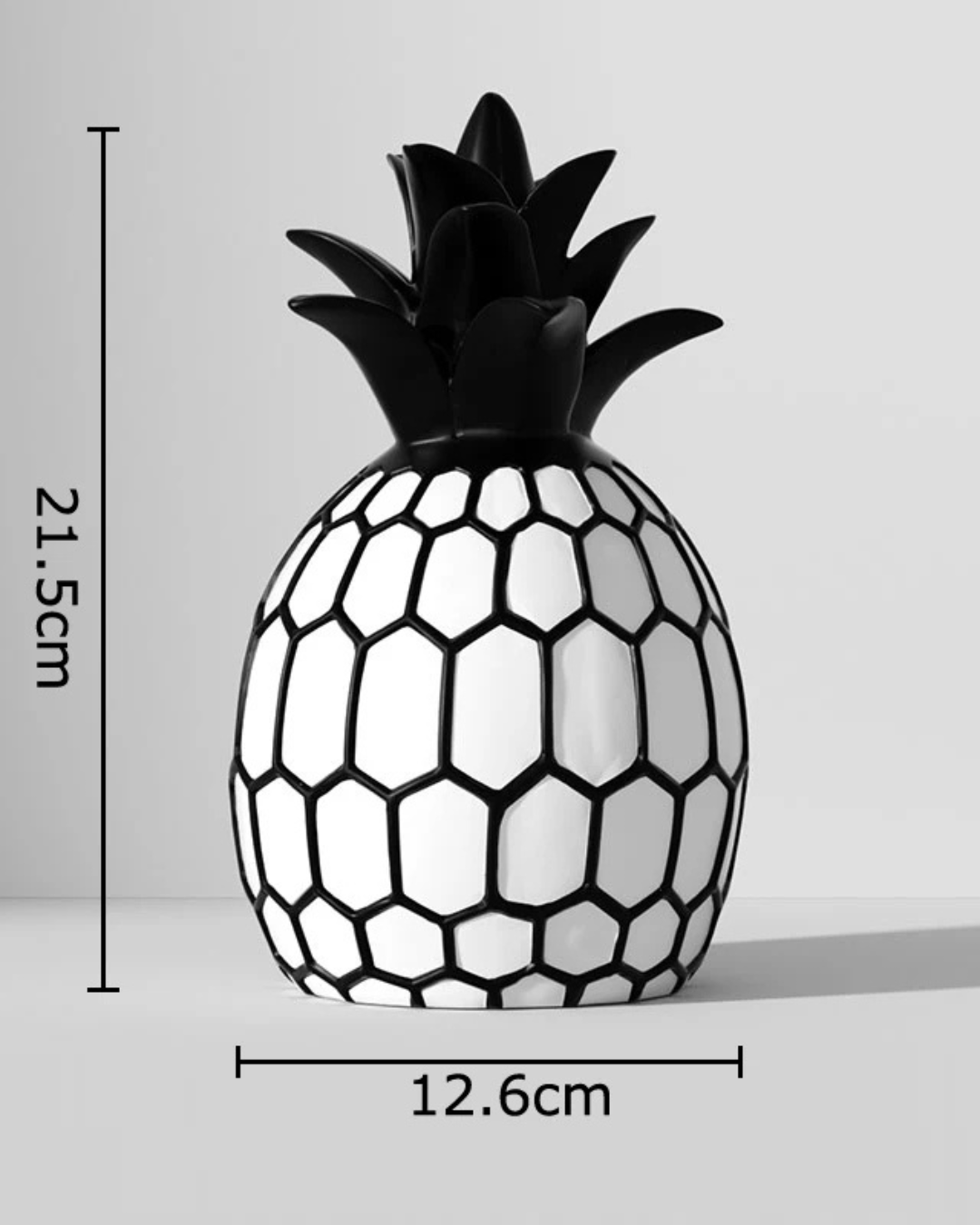 Estátua de Frutas em Resina Preta e Branca Minimalista