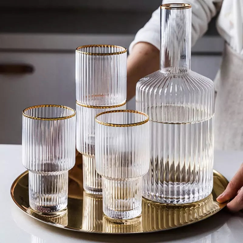 Jarra de Vidro Borossilicato com Copos e Acabamento Dourado