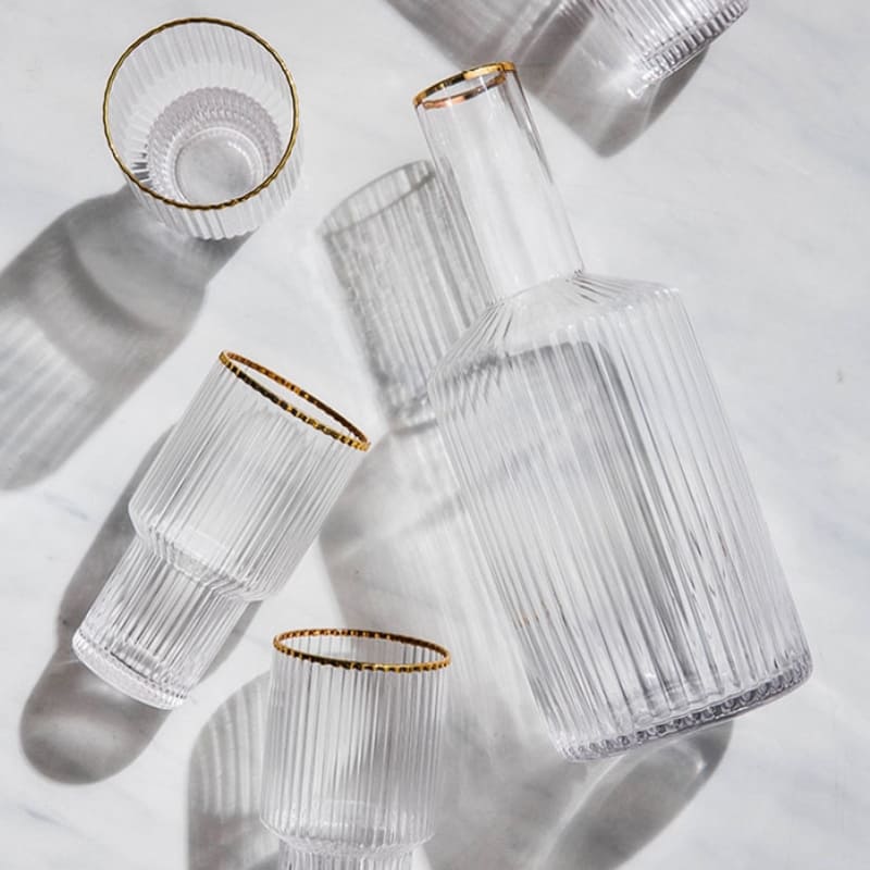 Jarra de Vidro Borossilicato com Copos e Acabamento Dourado