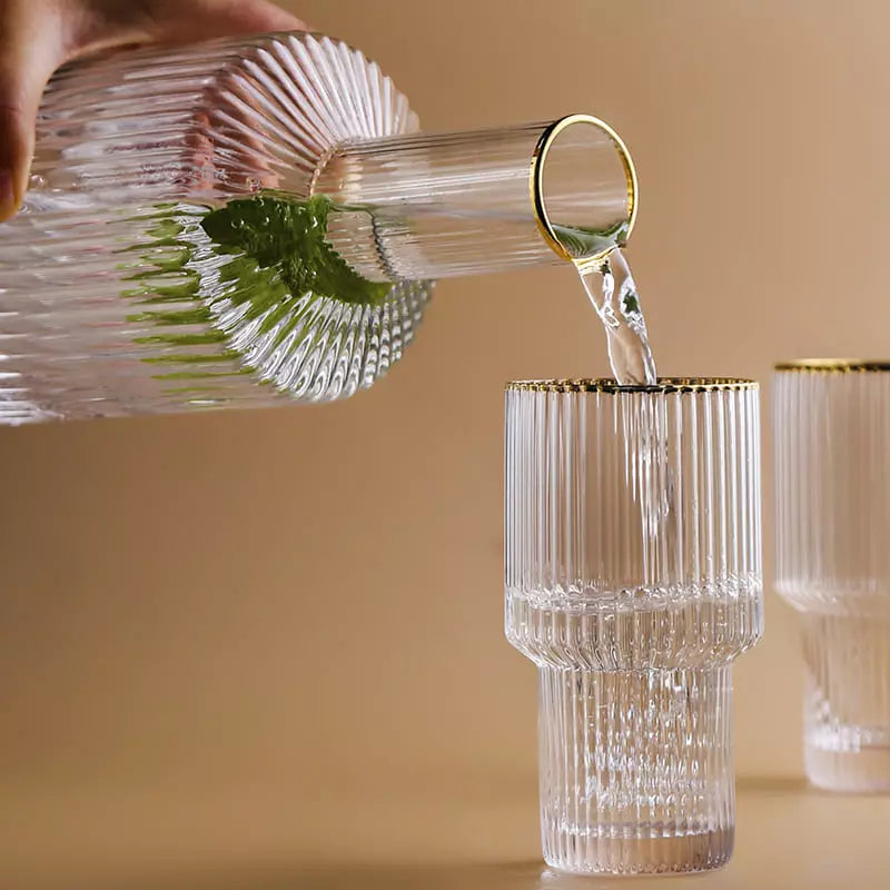 Jarra de Vidro Borossilicato com Copos e Acabamento Dourado