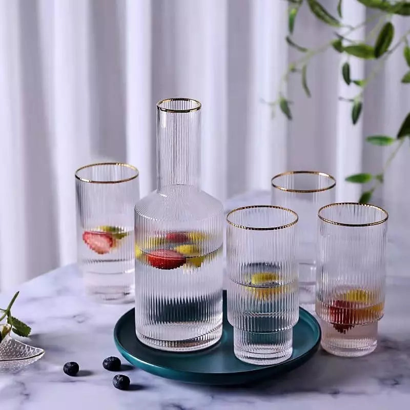 Jarra de Vidro Borossilicato com Copos e Acabamento Dourado