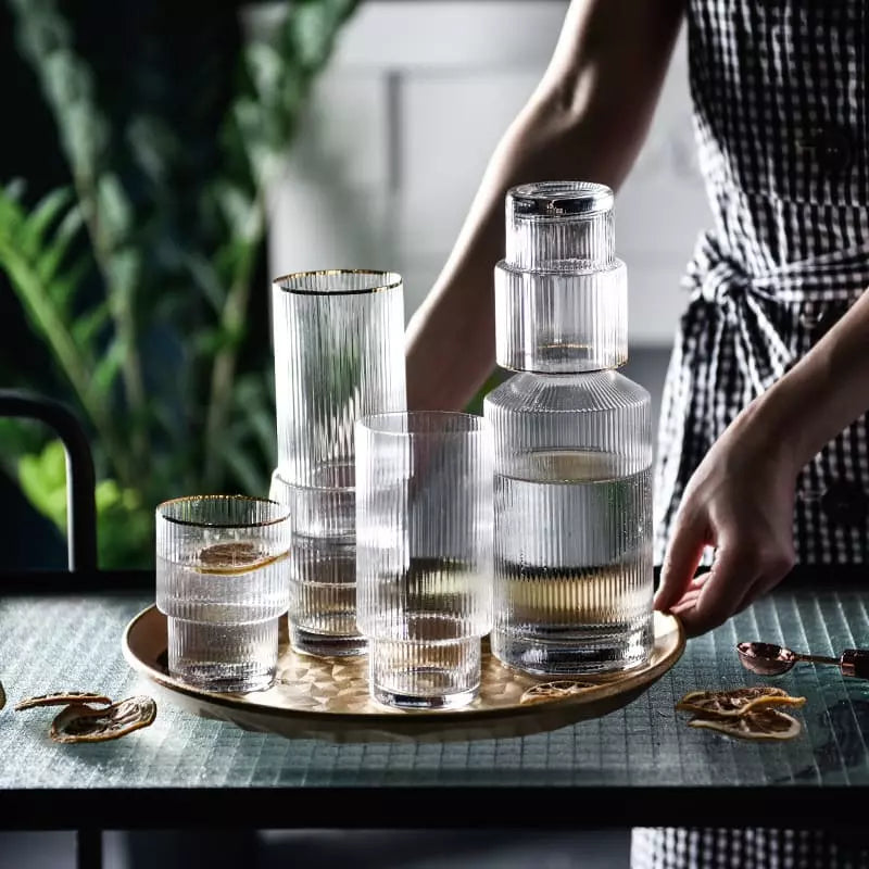 Jarra de Vidro Borossilicato com Copos e Acabamento Dourado