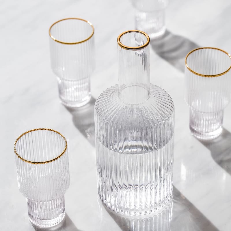 Jarra de Vidro Borossilicato com Copos e Acabamento Dourado