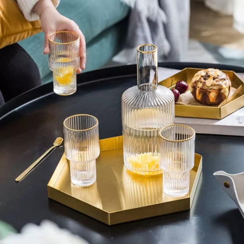 Jarra de Vidro Borossilicato com Copos e Acabamento Dourado