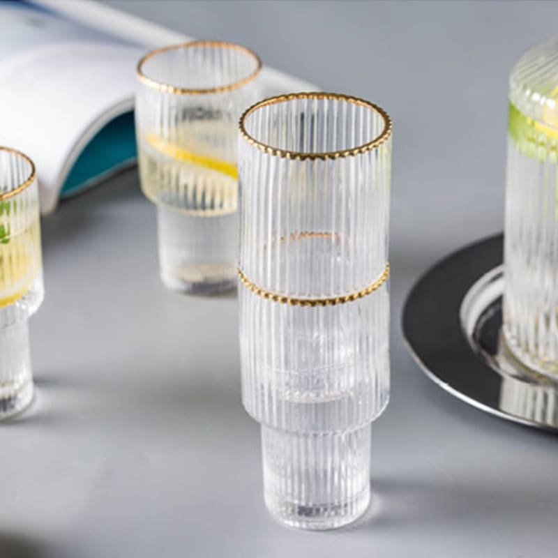 Jarra de Vidro Borossilicato com Copos e Acabamento Dourado