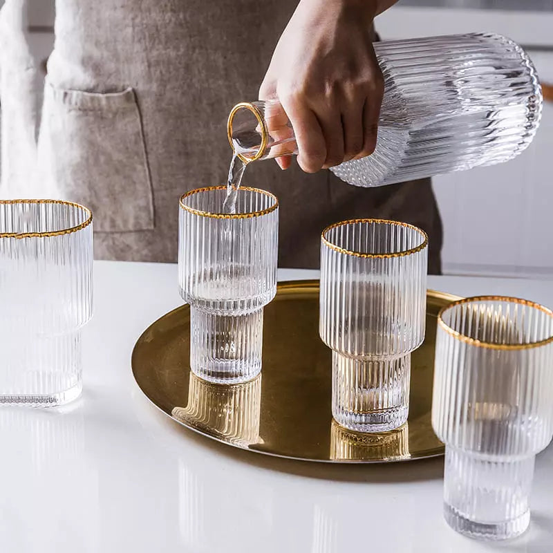 Jarra de Vidro Borossilicato com Copos e Acabamento Dourado