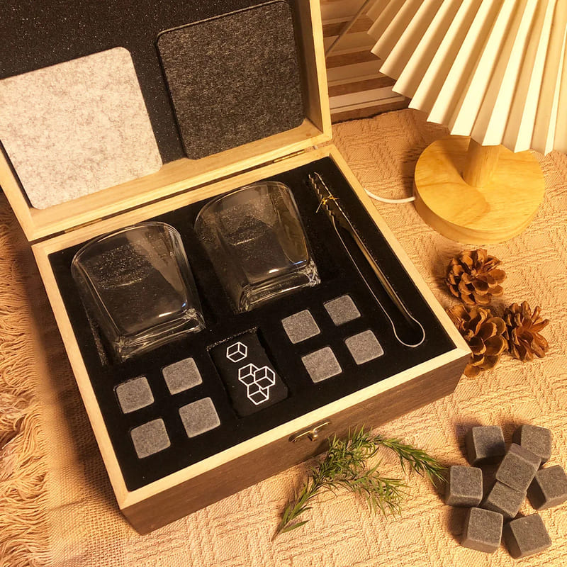 Kit Whisky com Copos e Cubos de Granito Reutilizáveis
