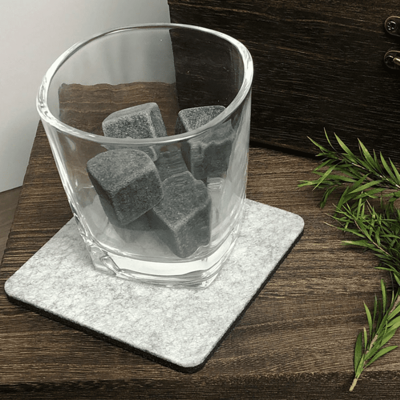 Kit Whisky com Copos e Cubos de Granito Reutilizáveis
