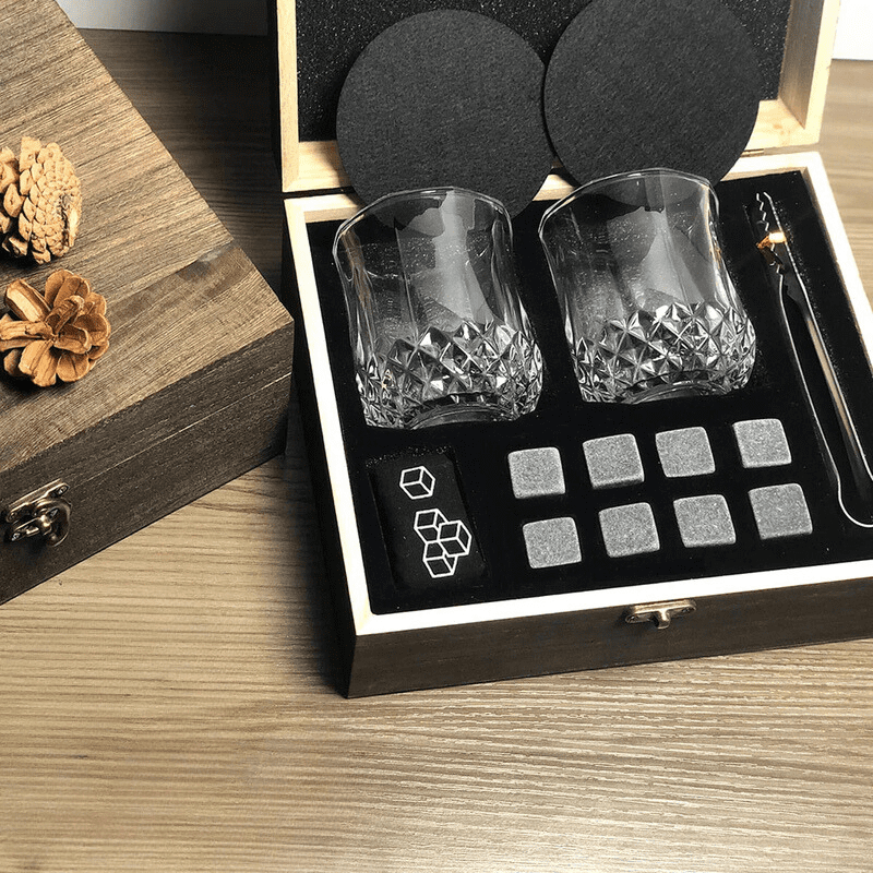 Kit Whisky com Copos e Cubos de Granito Reutilizáveis