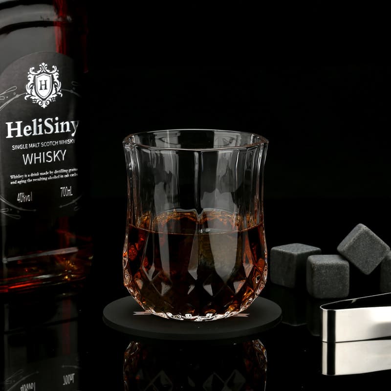 Kit Whisky com Copos e Cubos de Granito Reutilizáveis