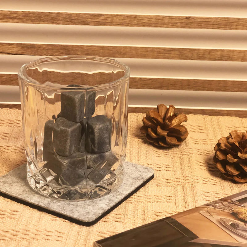 Kit Whisky com Copos e Cubos de Granito Reutilizáveis