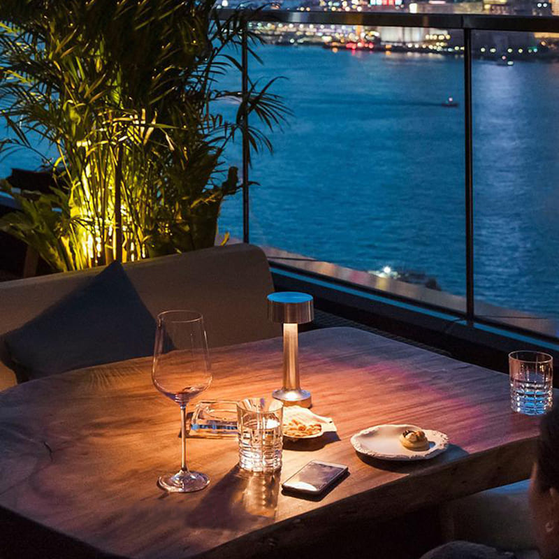 Luminária De Mesa LED Recarregável Retrô Com Dimmer