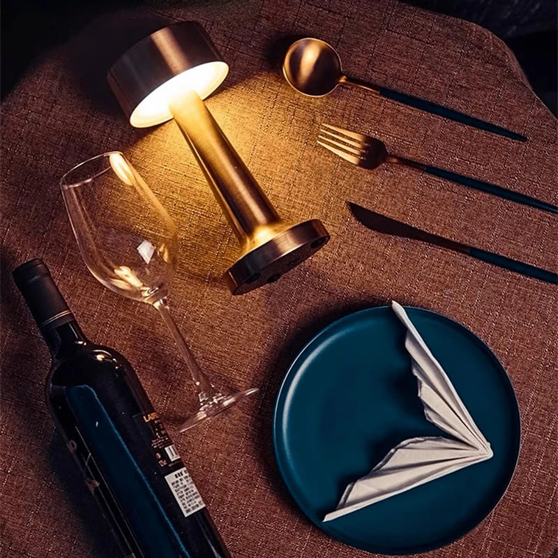 Luminária De Mesa LED Recarregável Retrô Com Dimmer