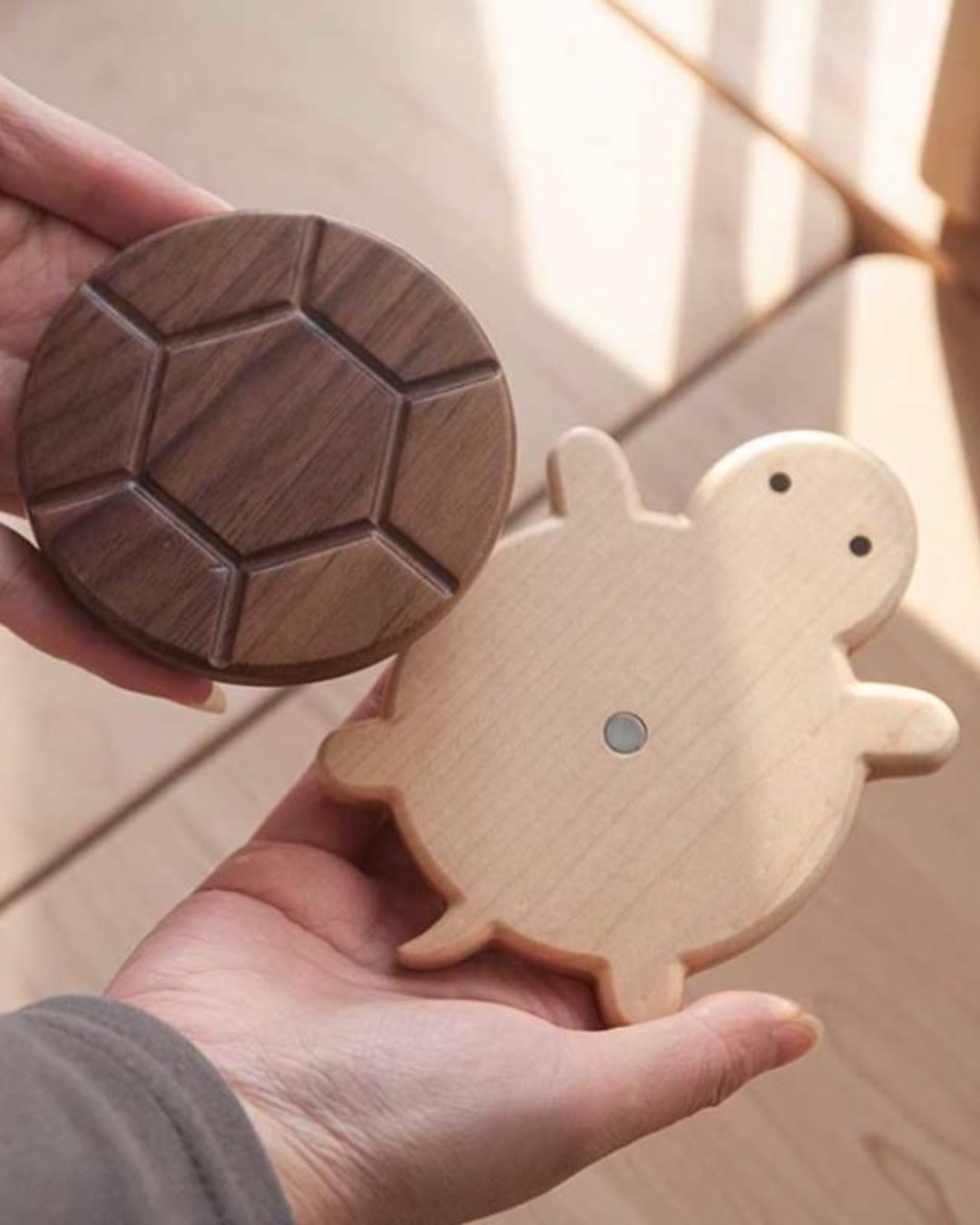 Porta-Copos Artesanal em Nogueira Preta Formato Tartaruga