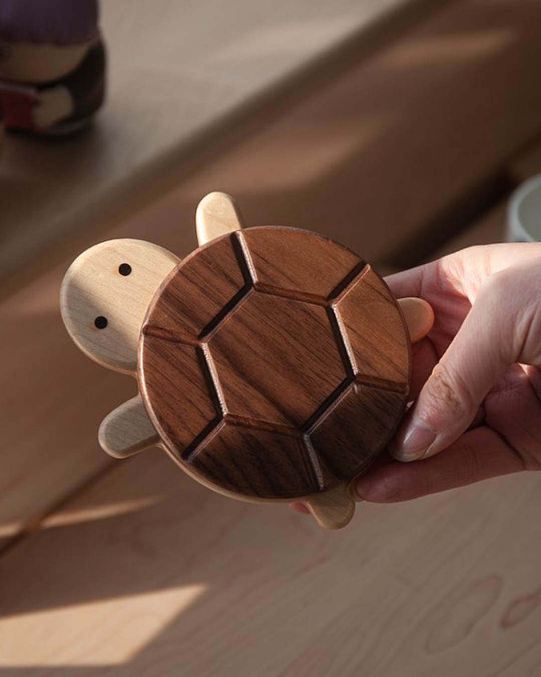 Porta-Copos Artesanal em Nogueira Preta Formato Tartaruga