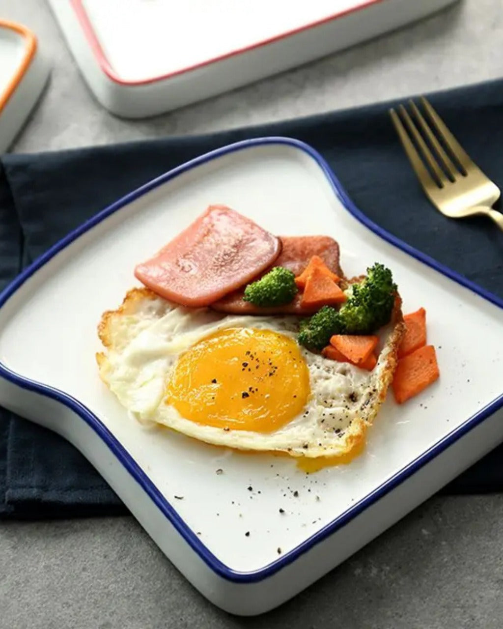 Prato de Cerâmica Formato Pão Para Café e Sobremesa
