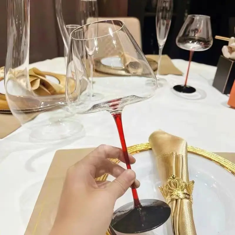 Taça de Vinho em Cristal com Haste Vermelha Elegante