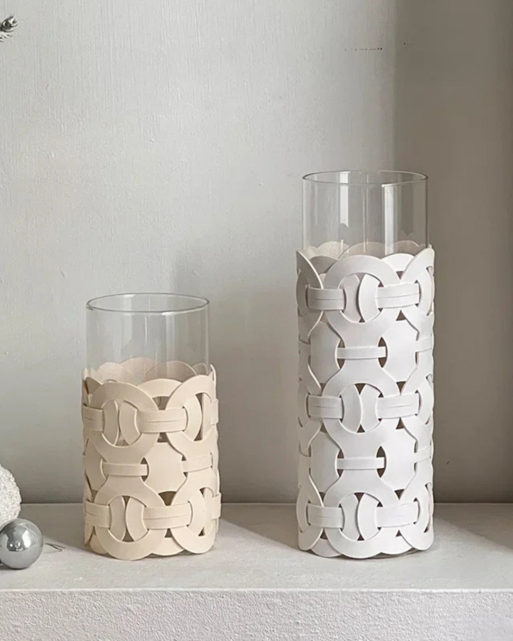 Vaso de Vidro com Detalhe em Couro Trançado Moderno