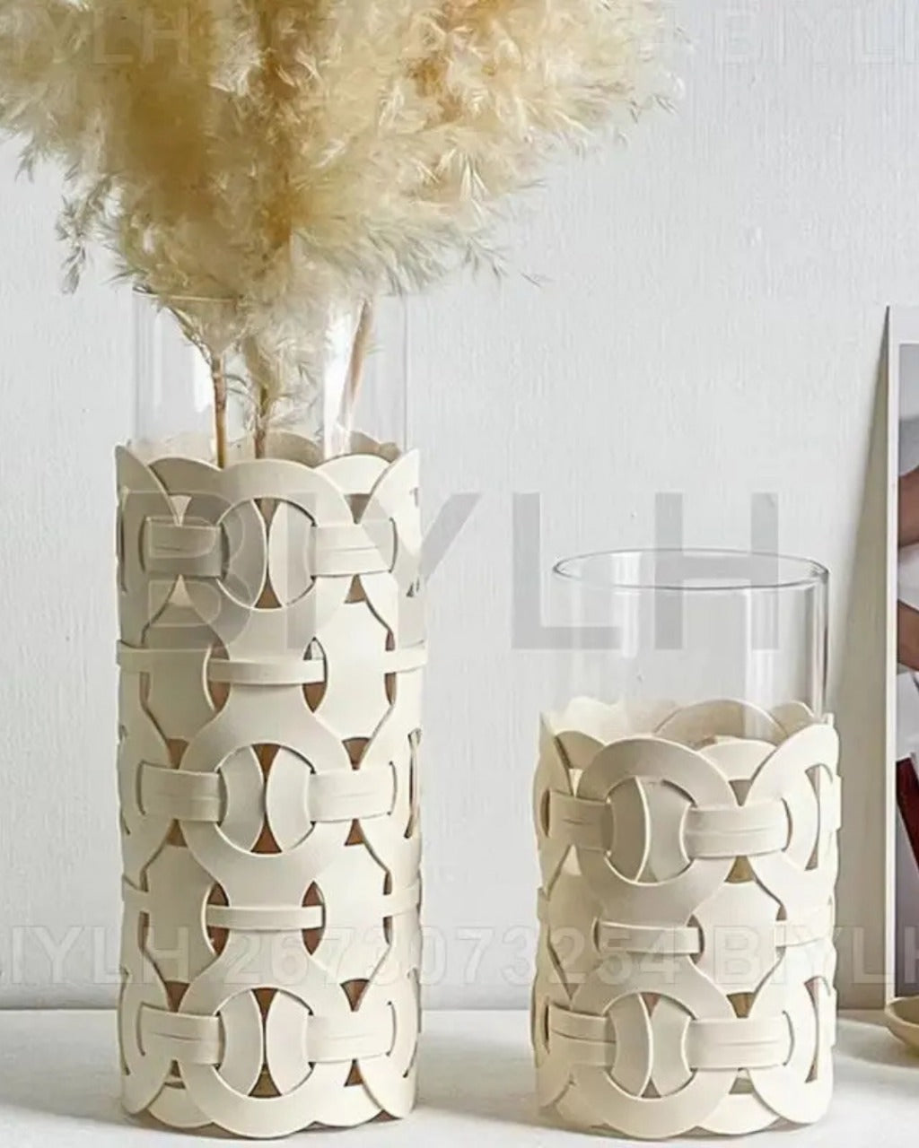 Vaso de Vidro com Detalhe em Couro Trançado Moderno