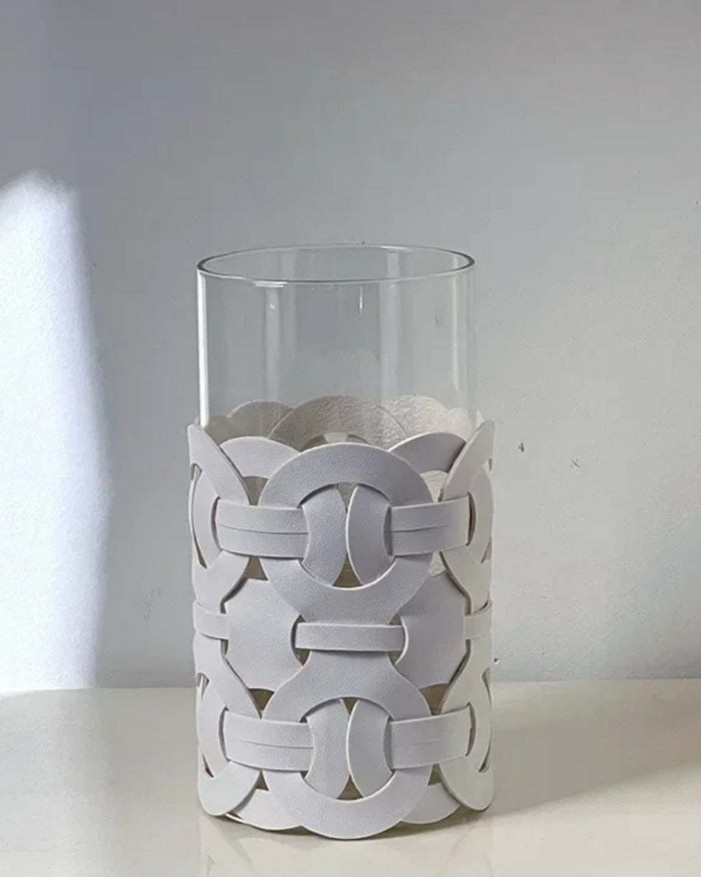 Vaso de Vidro com Detalhe em Couro Trançado Moderno
