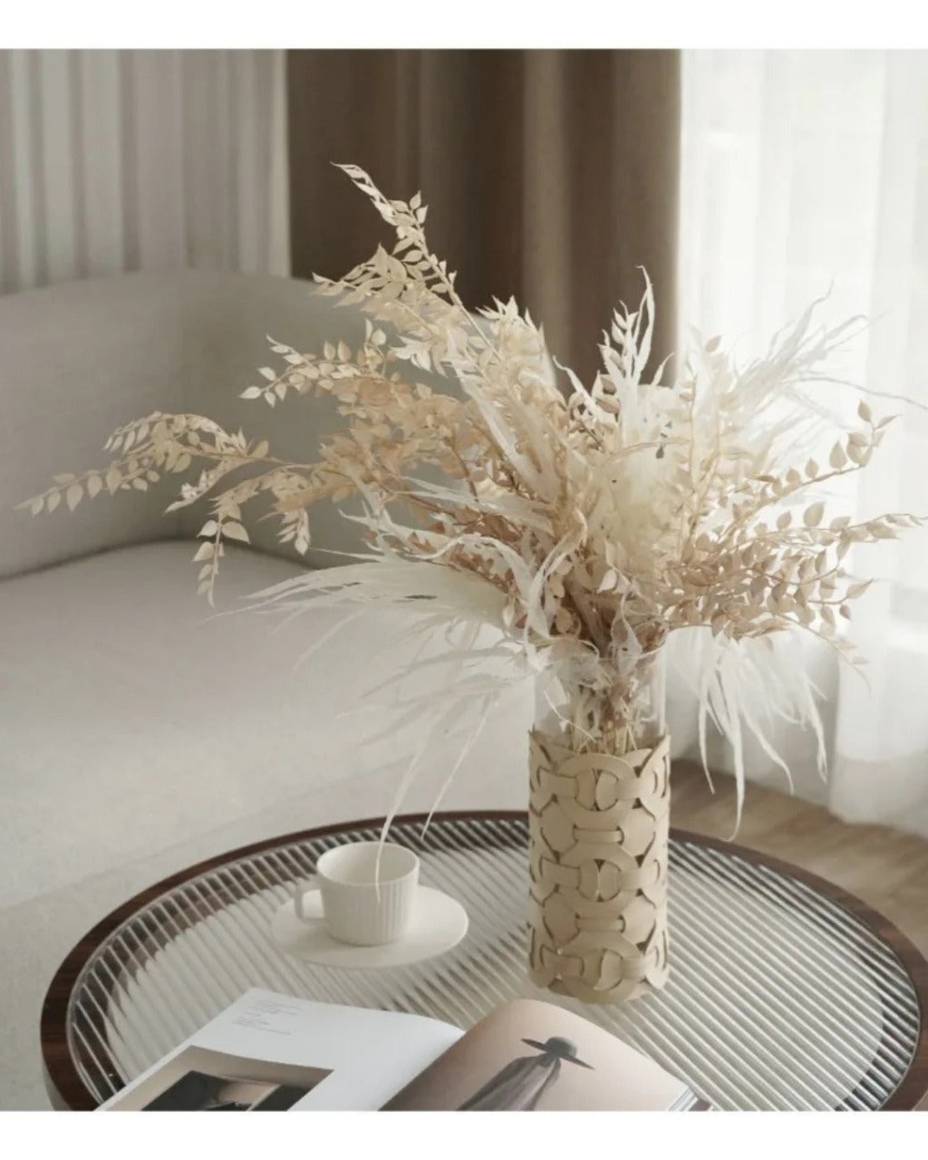 Vaso de Vidro com Detalhe em Couro Trançado Moderno